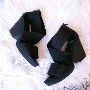 Eileen Fisher Ellis Leather Wide Strap Heels SZ 9